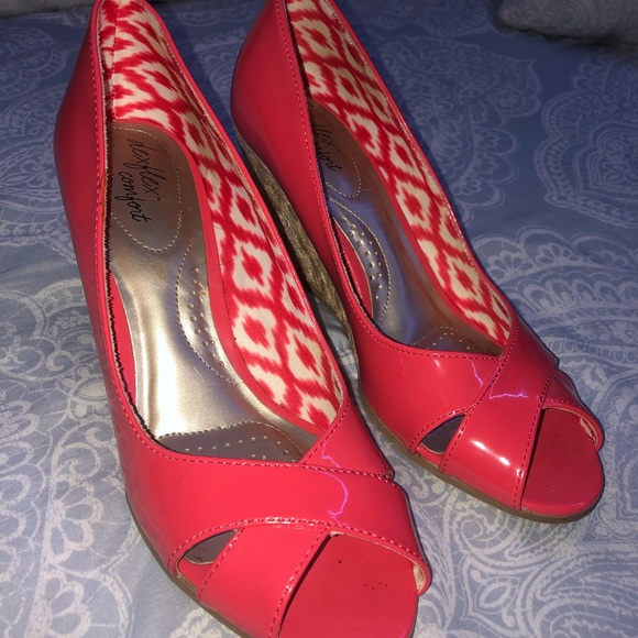 🦋3 FOR 30🦋 NEON PINK WEDGE - Picture 1 of 3